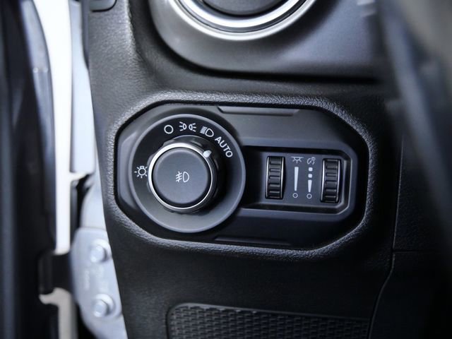 Used 2018 Jeep Wrangler Unlimited Sahara AWD/4WD image 22