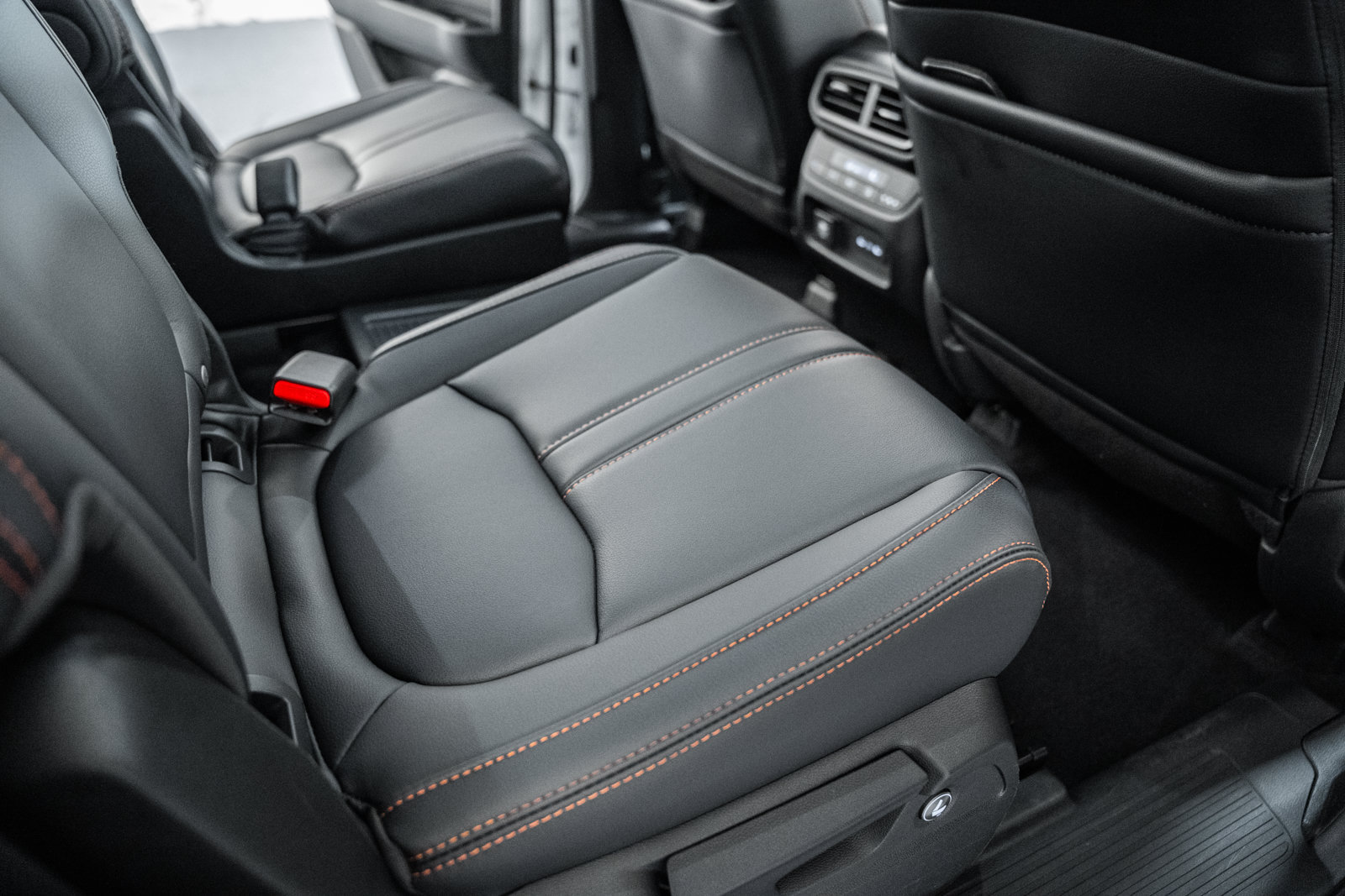 Used 2025 Honda Pilot TrailSport image 40