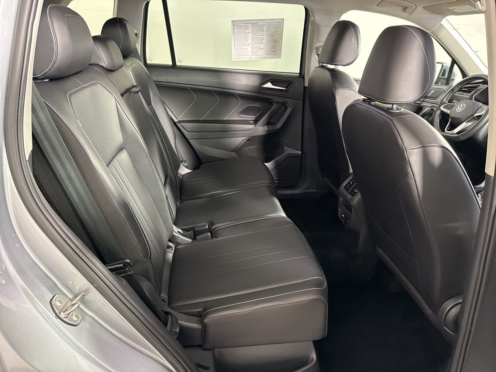 Used 2024 Volkswagen Tiguan SE image 17