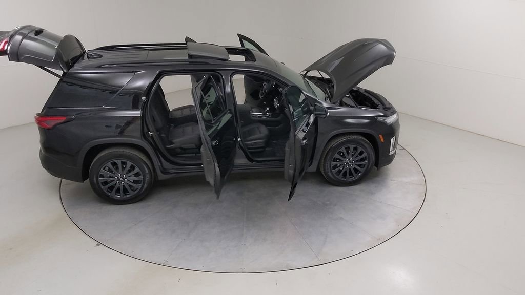 Used 2023 Chevrolet Traverse RS image 51