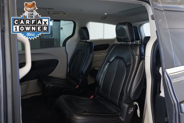 Used 2023 Chrysler Pacifica Touring-L FWD image 27