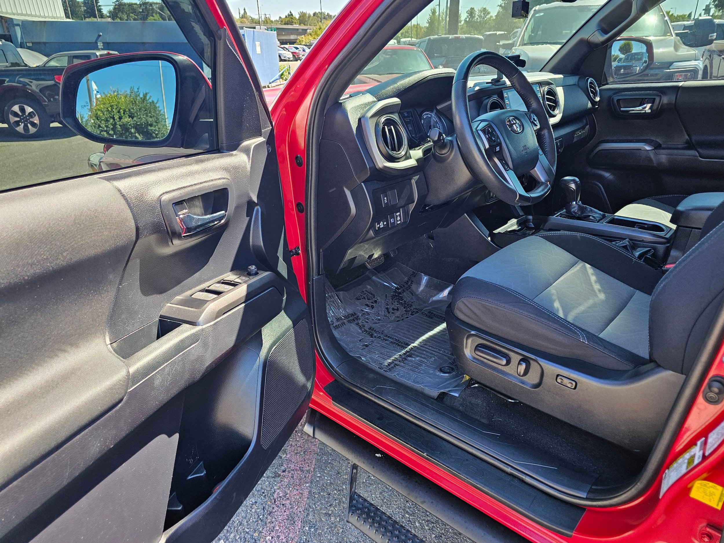 Used 2020 Toyota Tacoma TRD Sport w/ Technology Package AWD/4WD image 19