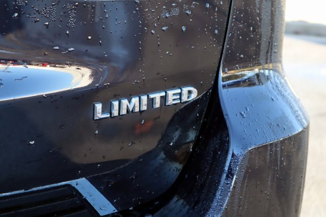 Used 2021 Jeep Grand Cherokee Limited image 16