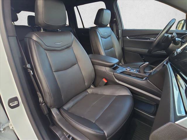 Used 2022 Cadillac XT6 Premium Luxury w/ LPO, ONYX Package FWD image 21