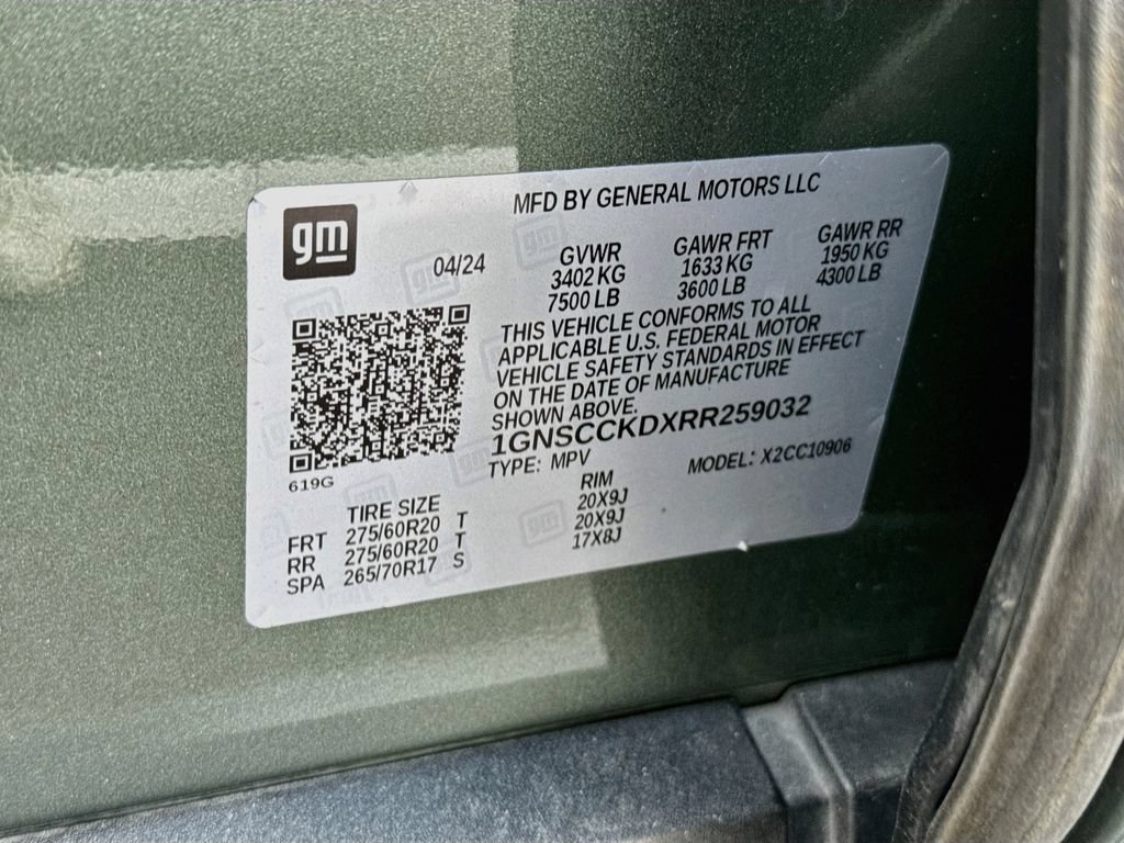 Used 2024 Chevrolet Suburban LT w/ Luxury Package RWD image 6