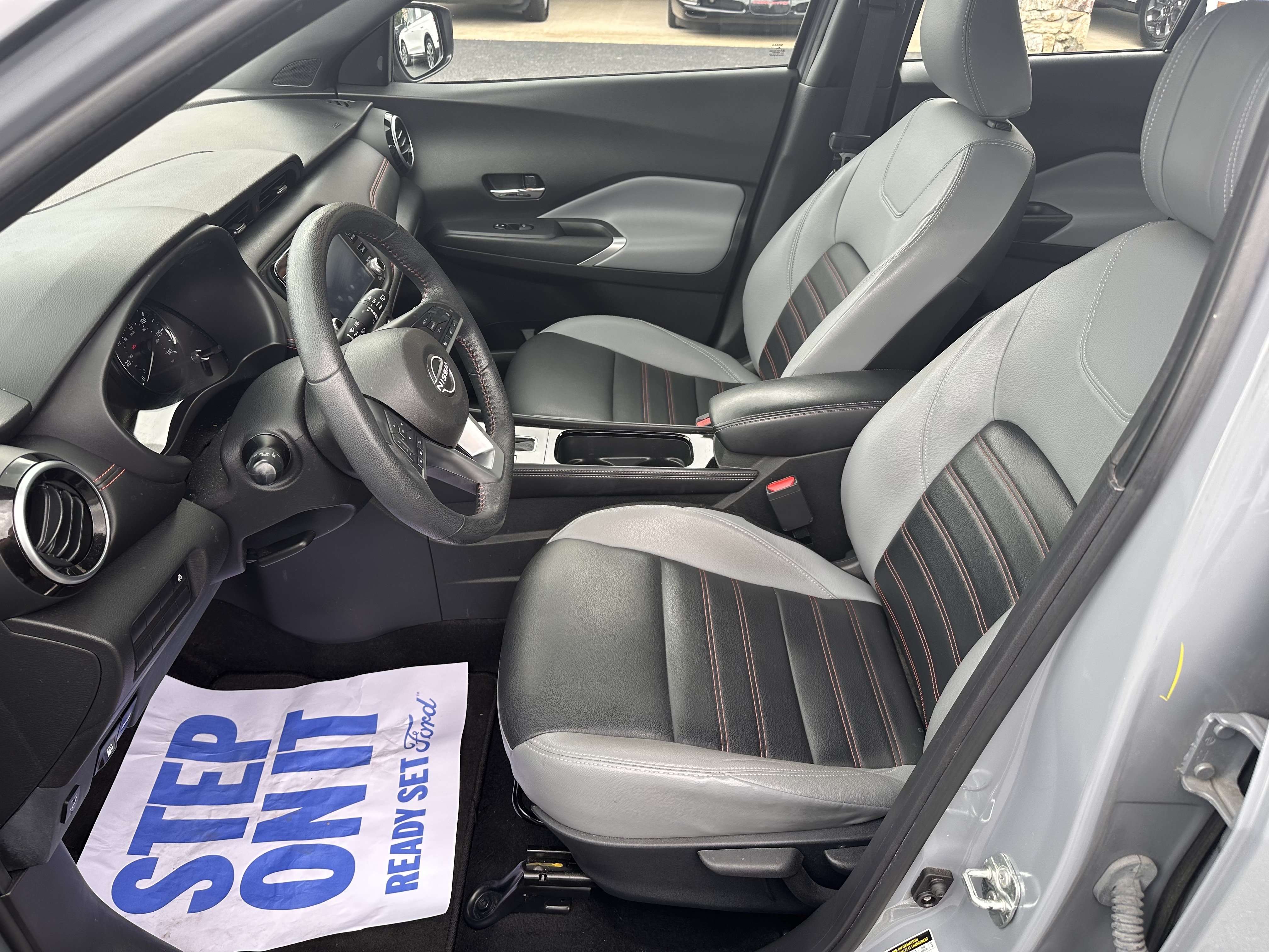 Used 2022 Nissan Kicks SR w/ Premium Package FWD image 10