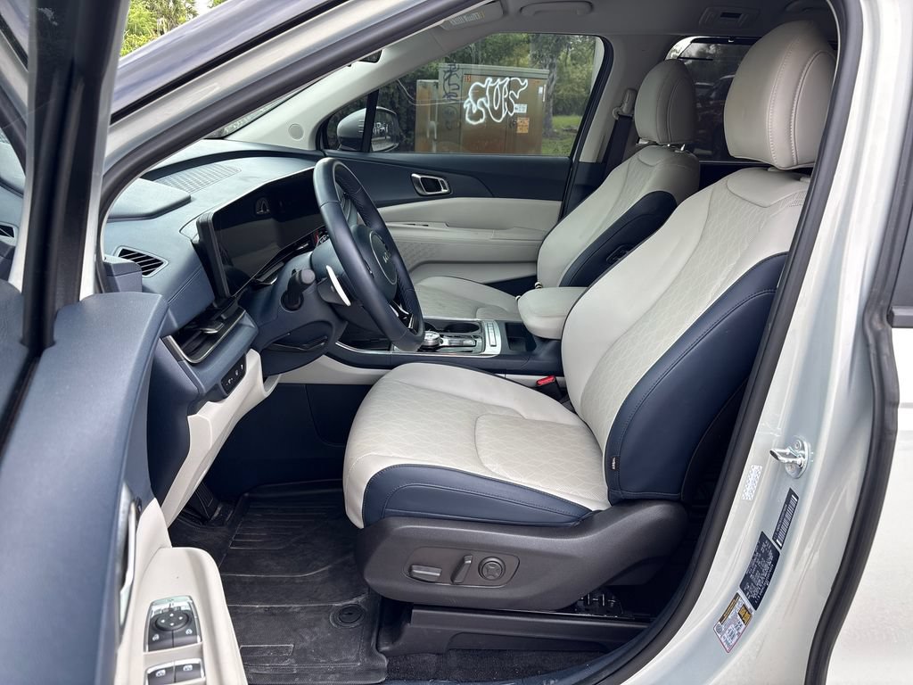Used 2025 Kia Carnival EX FWD image 30