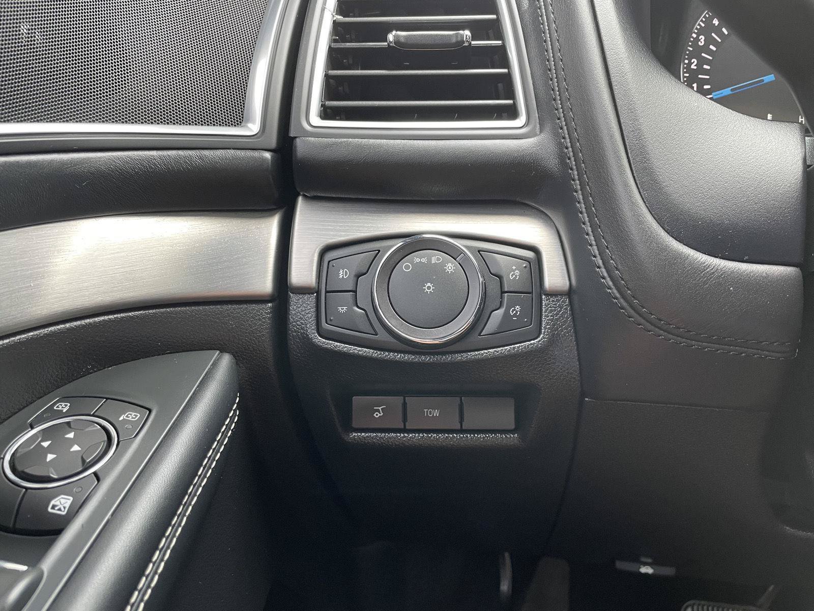 Certified 2017 Ford Explorer Platinum AWD/4WD image 16