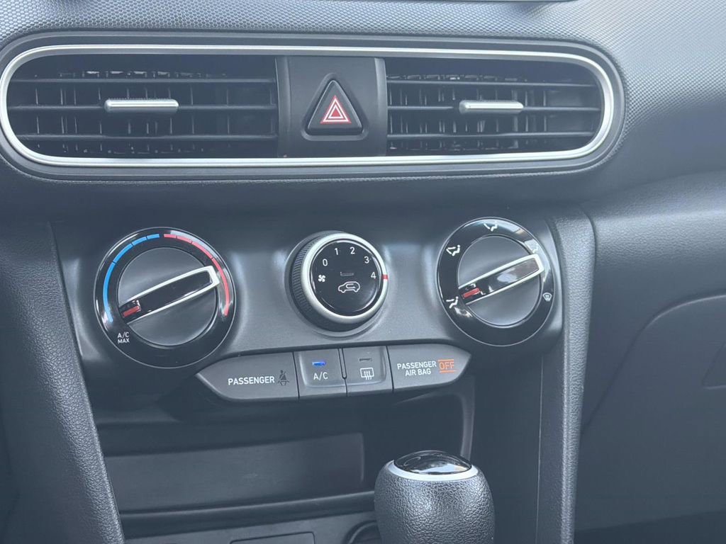 Used 2019 Hyundai Kona SE FWD image 15