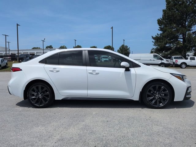 Used 2025 Toyota Corolla SE w/ Convenience Package FWD image 3