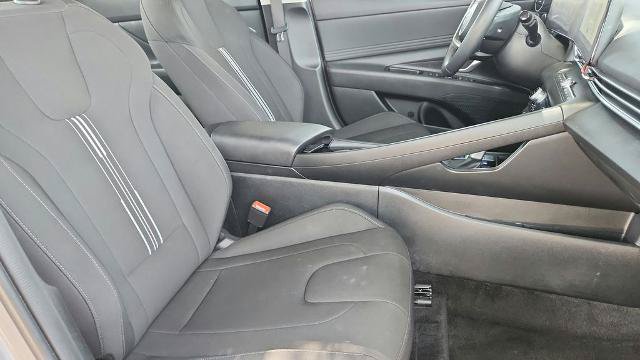 Used 2025 Hyundai Elantra SEL FWD image 33
