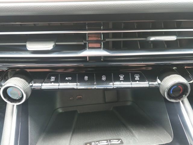 Used 2024 Chevrolet Traverse LT w/ LPO, Floor Liner Package FWD image 33
