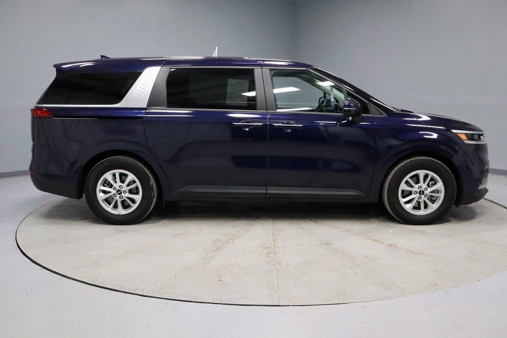 Used 2024 Kia Carnival LX image 6