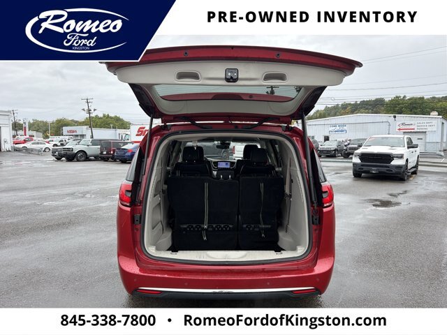 Used 2024 Chrysler Pacifica Touring-L FWD image 30