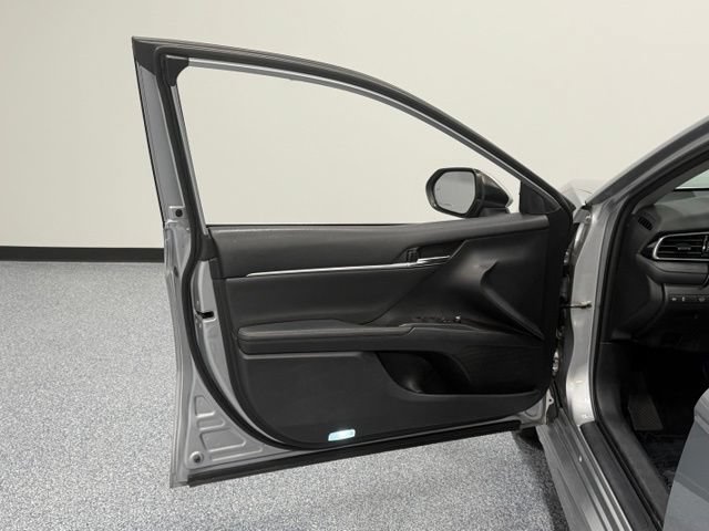 Used 2021 Toyota Camry XSE FWD image 13