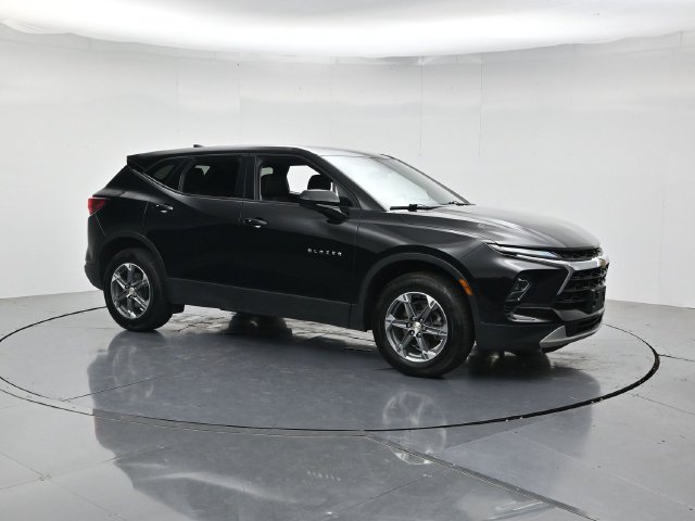Used 2023 Chevrolet Blazer LT w/ Driver Confidence Package FWD image 3