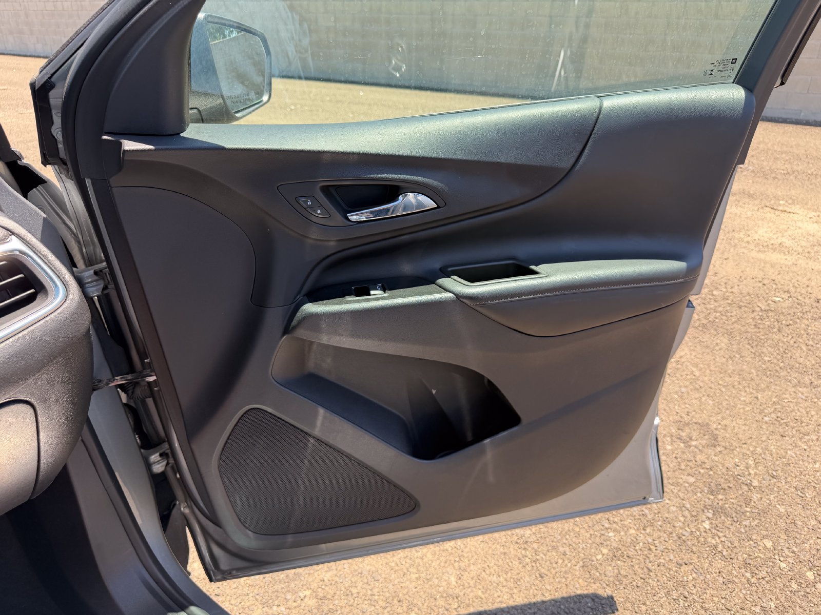 Used 2023 Chevrolet Equinox Premier AWD/4WD image 19