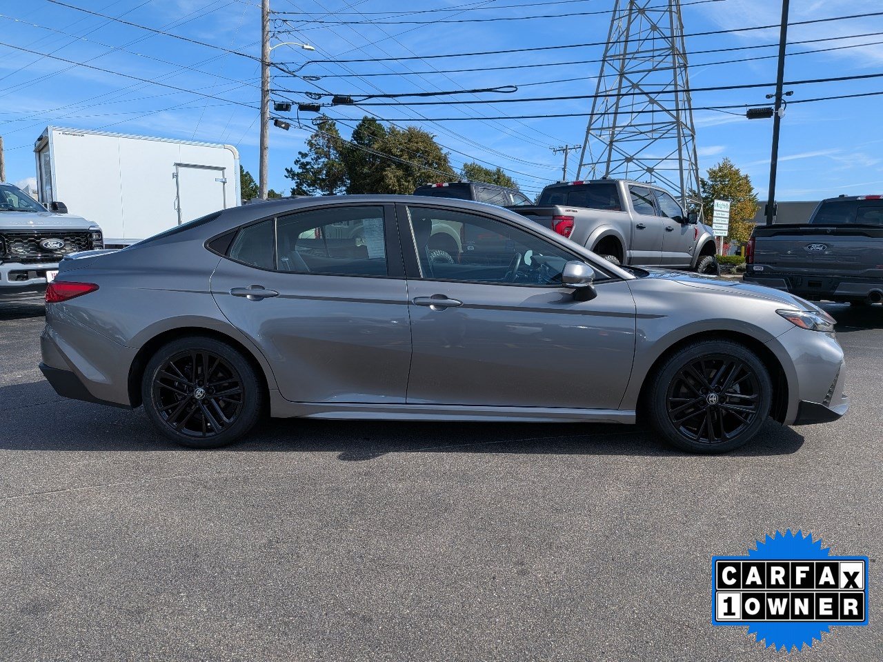 Used 2025 Toyota Camry SE FWD image 3