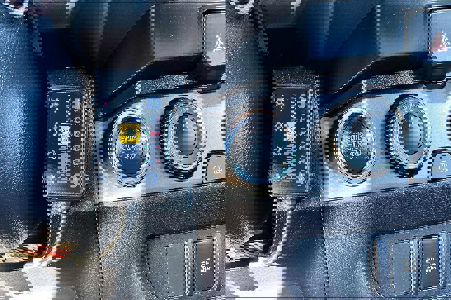 Used 2020 Toyota Tacoma TRD Off-Road AWD/4WD image 32