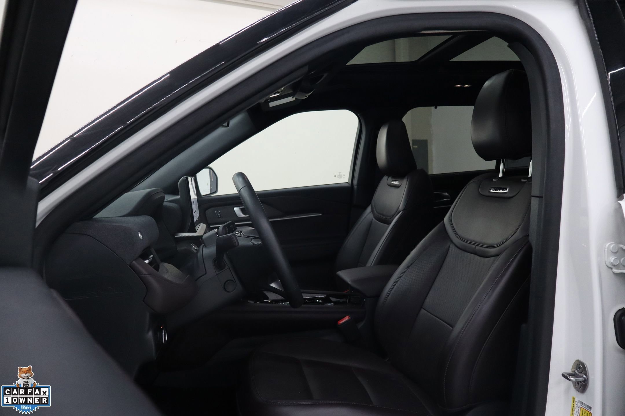 Certified 2025 Ford Explorer Platinum RWD image 19