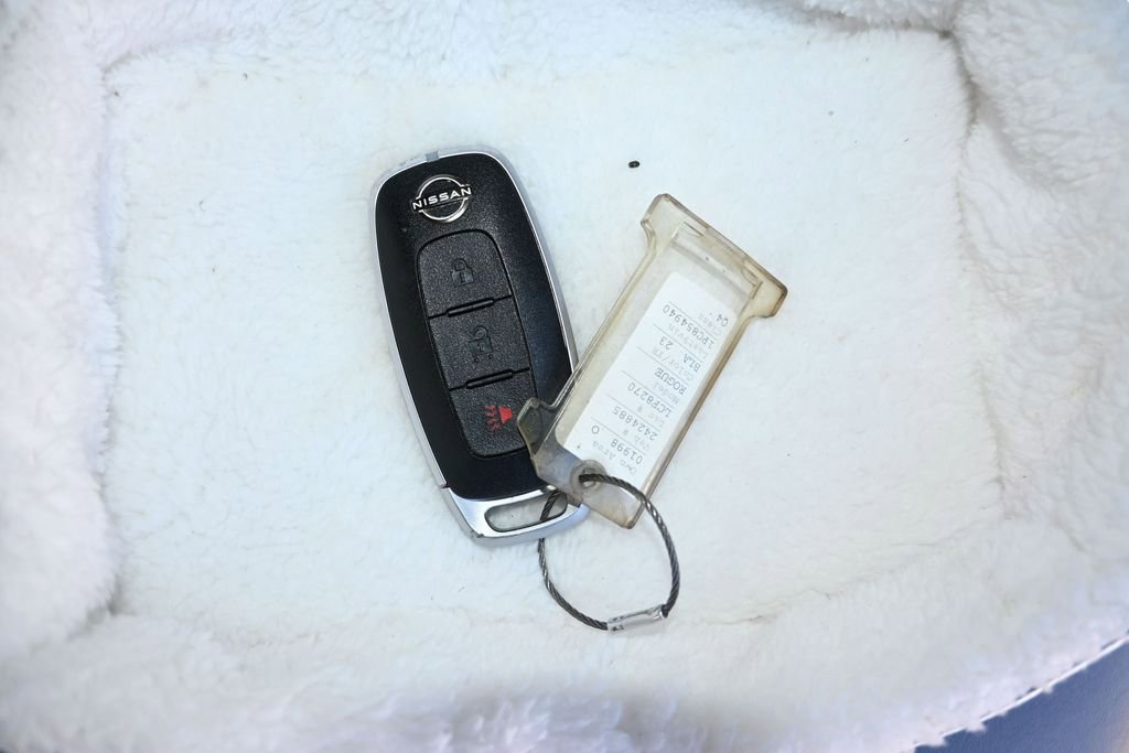 Used 2023 Nissan Rogue S AWD/4WD image 22