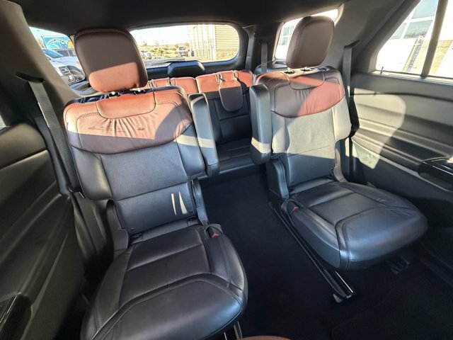Certified 2023 Ford Explorer Platinum w/ Technology Package AWD/4WD image 18
