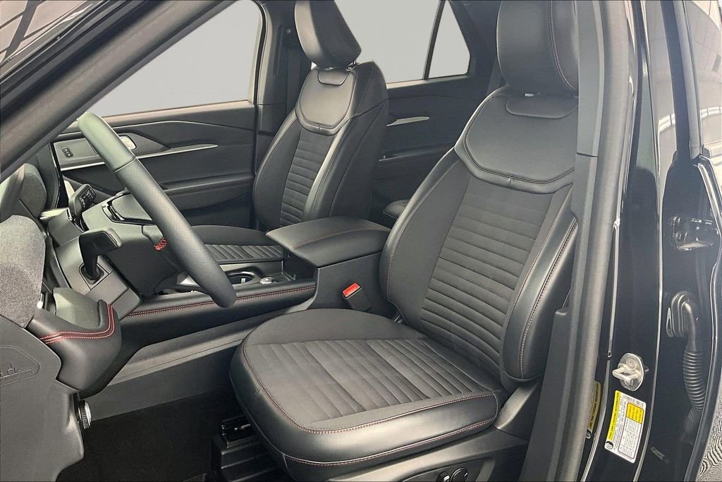 Certified 2025 Ford Explorer ST-Line w/ ST-Line Street Pack AWD/4WD image 25