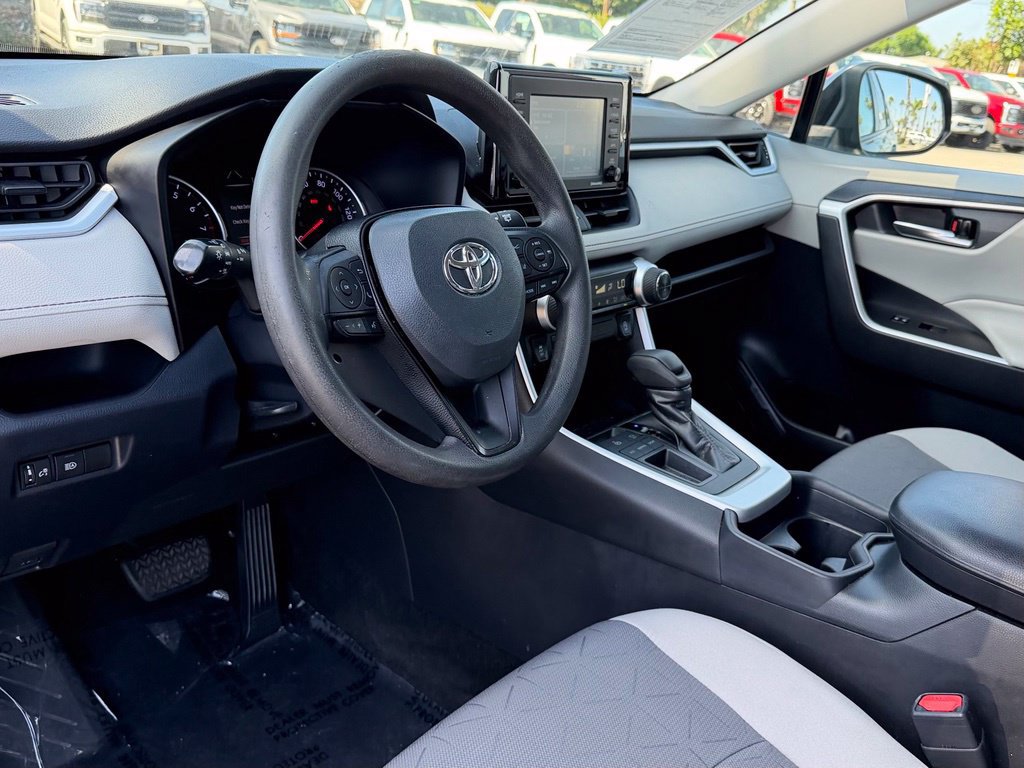 Used 2020 Toyota RAV4 XLE w/ Carpet Mat Package FWD image 27