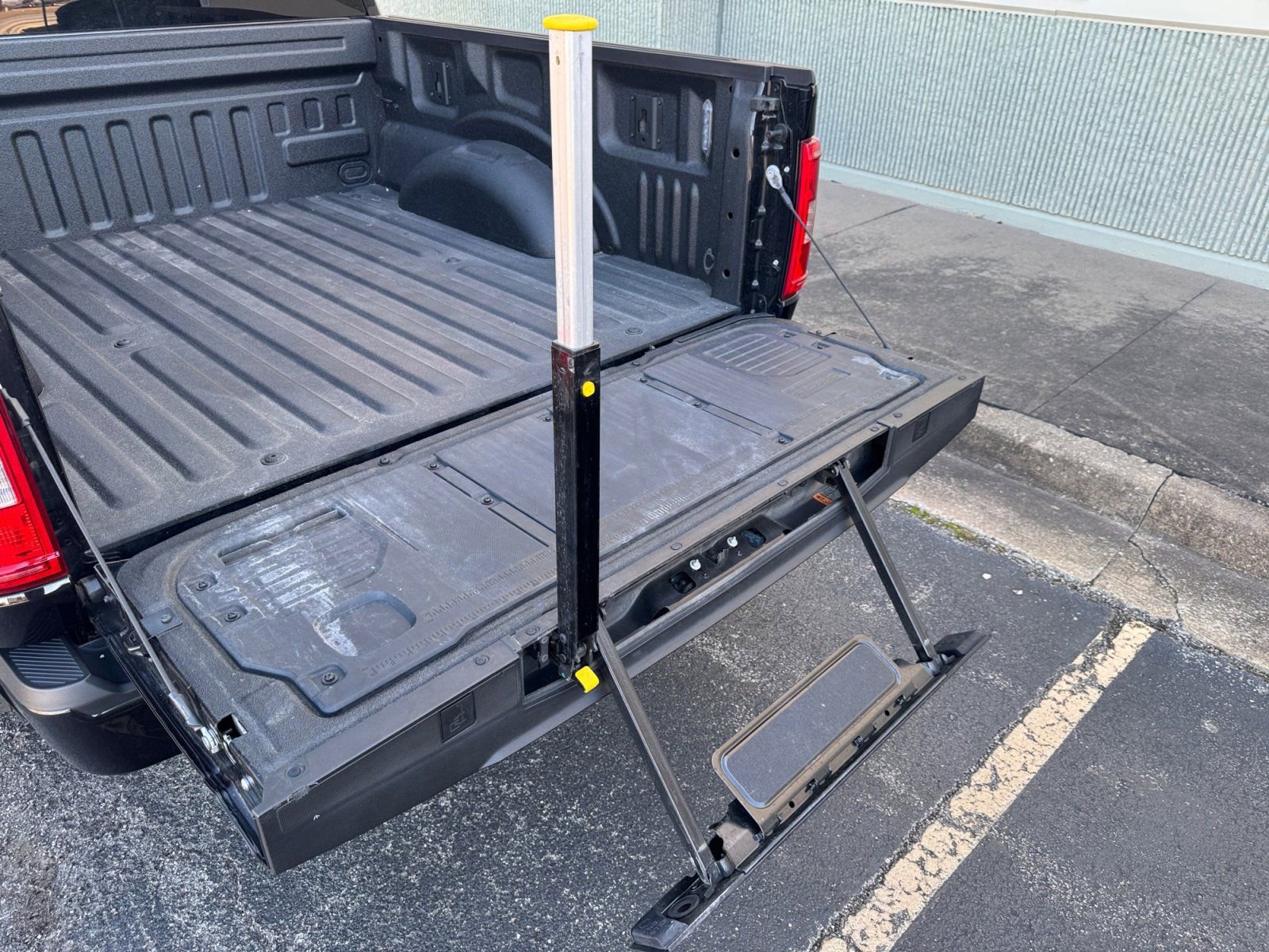 Certified 2022 Ford F150 XLT w/ Equipment Group 302A High image 17