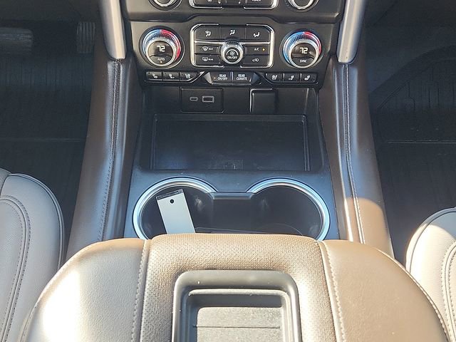 Used 2024 GMC Yukon XL SLT w/ SLT Luxury Package image 18