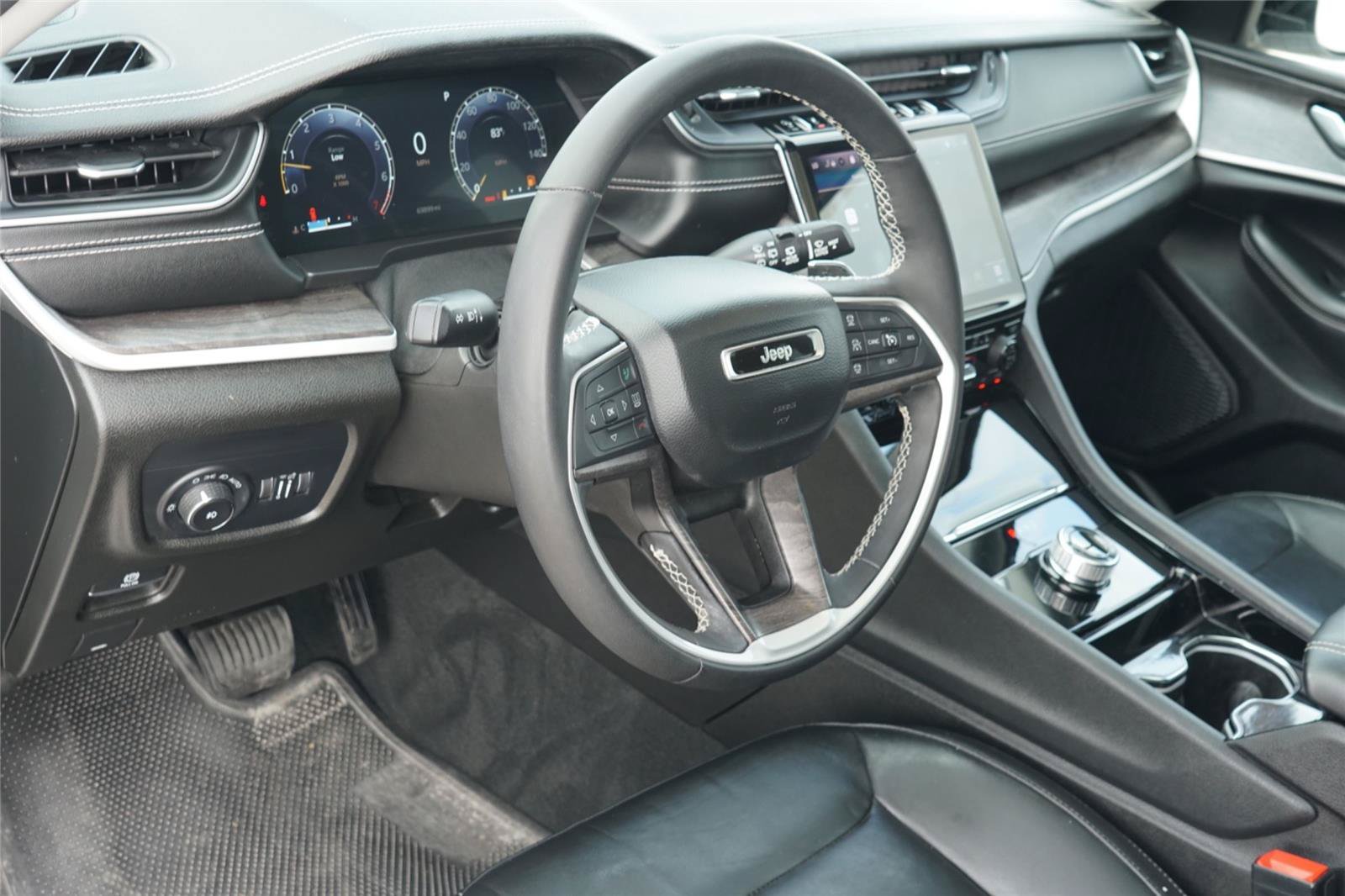 Used 2023 Jeep Grand Cherokee L Limited w/ Black Appearance Package RWD image 9