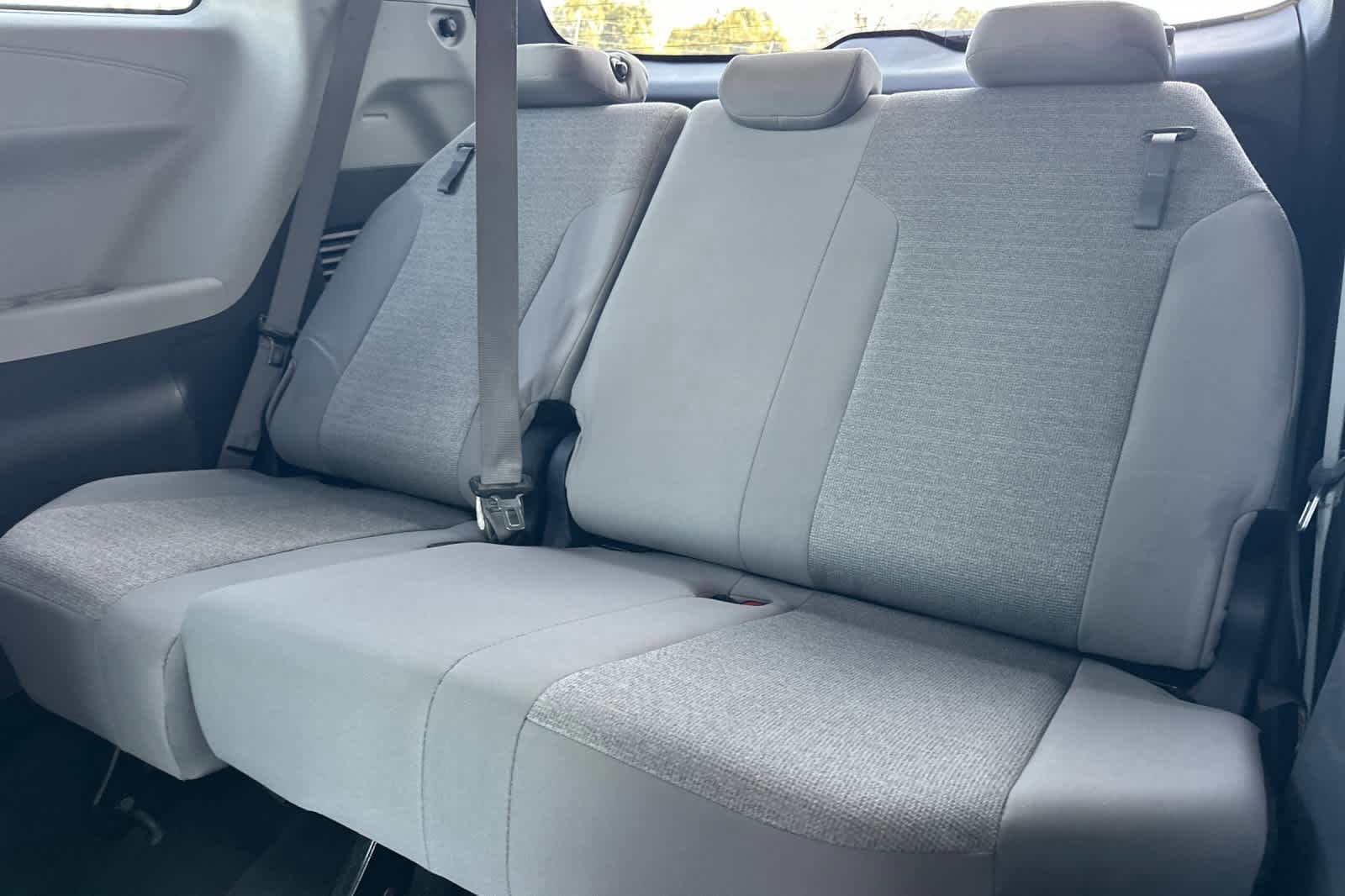 Used 2024 Toyota Sienna LE w/ LE Plus Package image 16