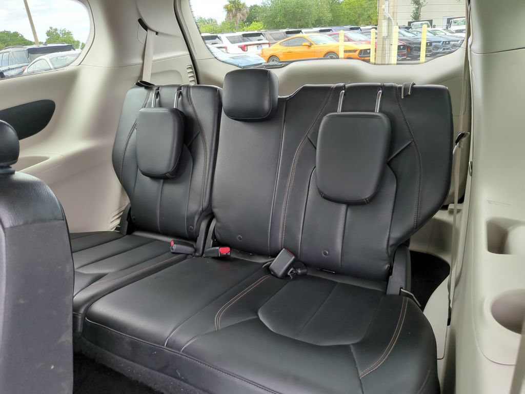Used 2018 Chrysler Pacifica Touring-L FWD image 20