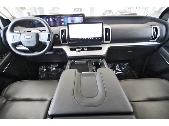 Certified 2025 Ford Expedition Active AWD/4WD image 8