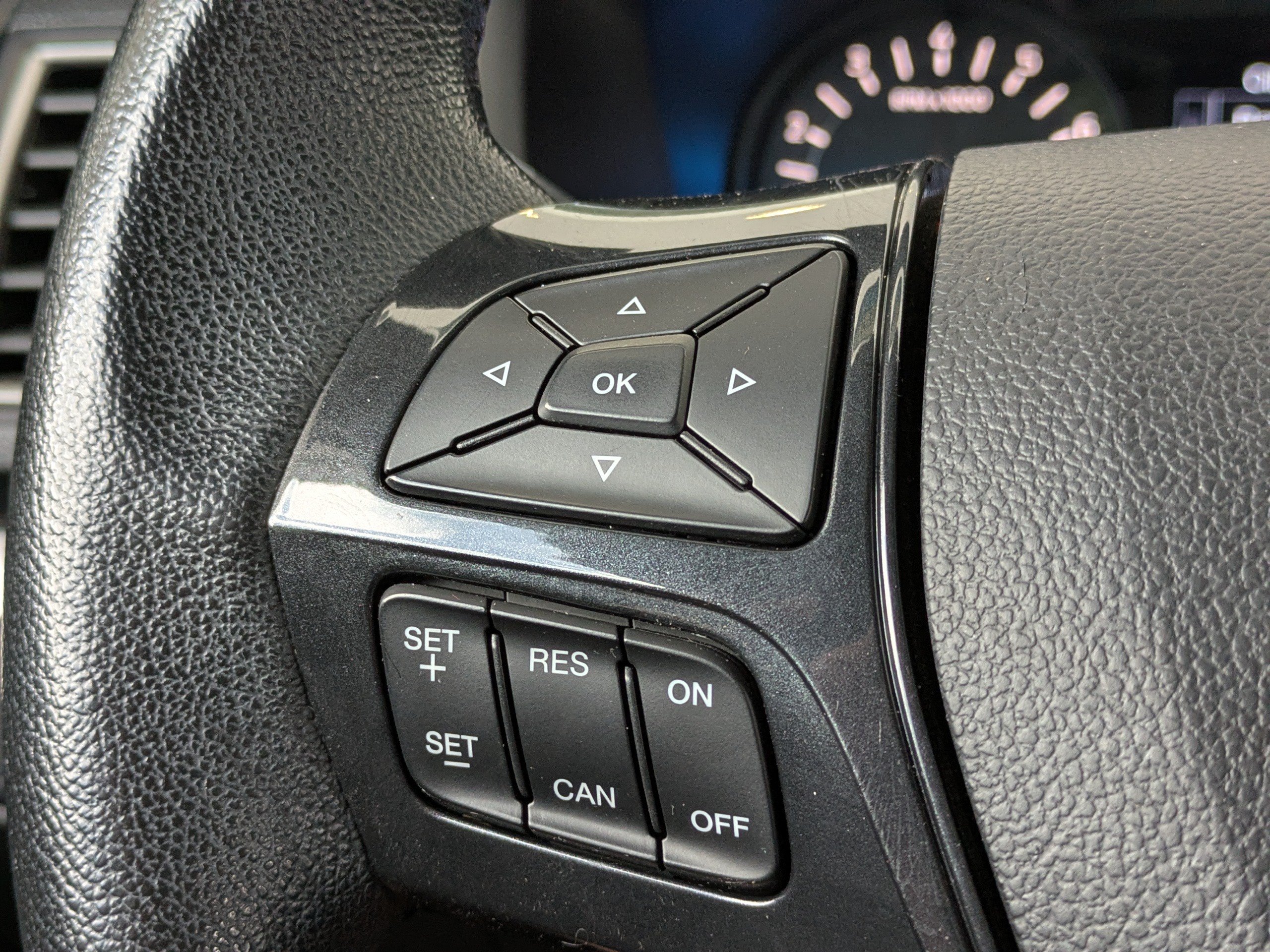 Certified 2018 Ford Explorer XLT FWD image 25