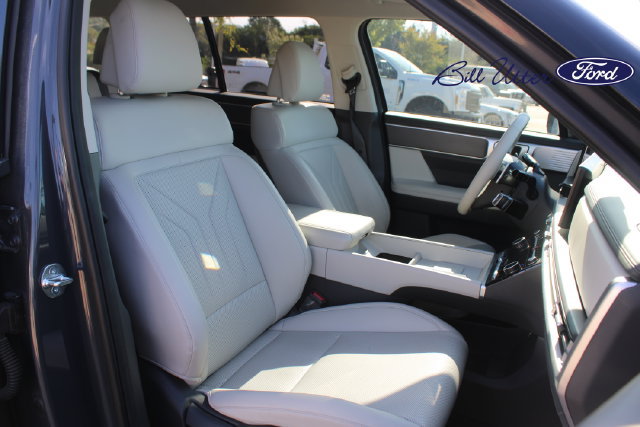 Used 2025 Hyundai Santa Fe SEL FWD image 10
