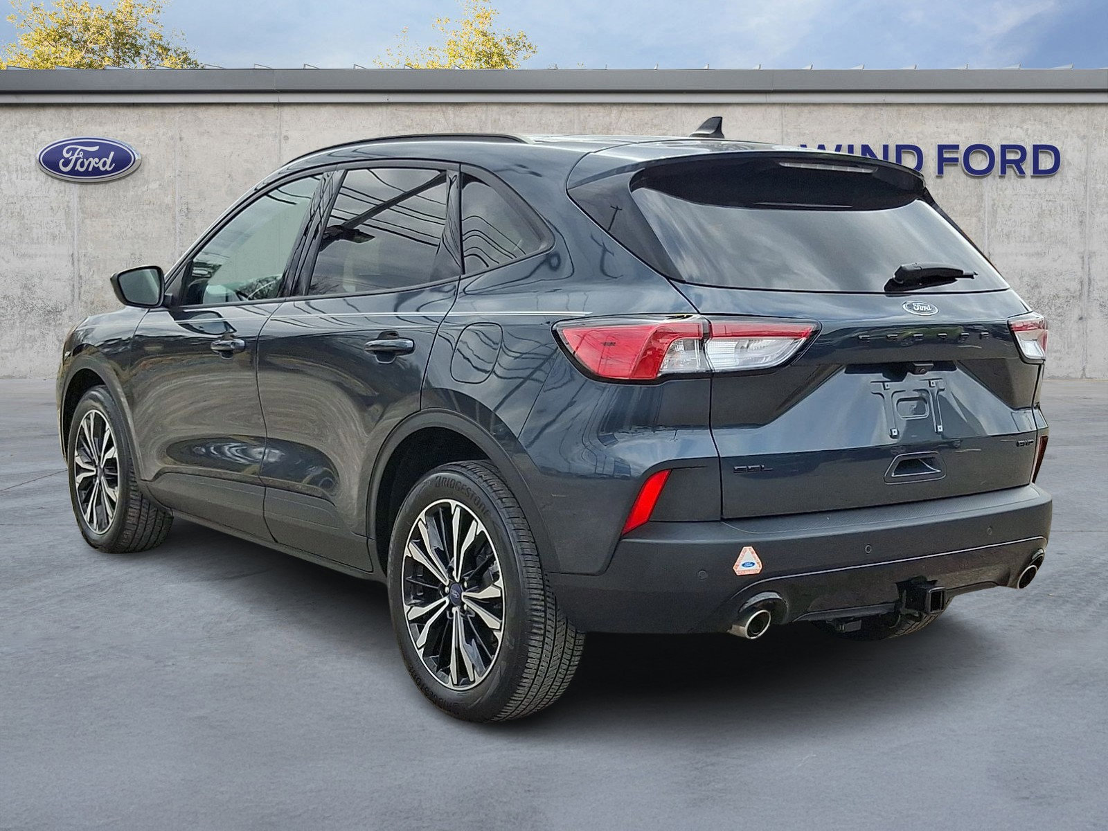 Certified 2022 Ford Escape SEL w/ SEL Stealth AWD Package image 5