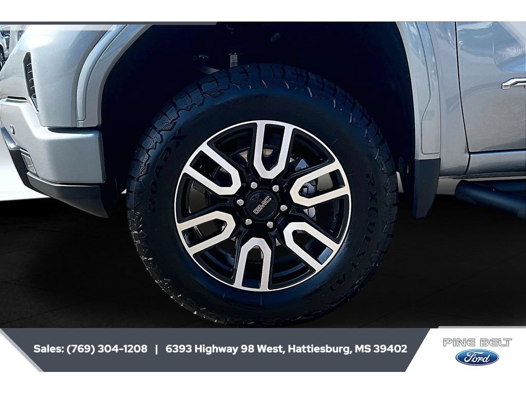 Used 2024 GMC Sierra 1500 AT4 w/ Technology Package AWD/4WD image 7