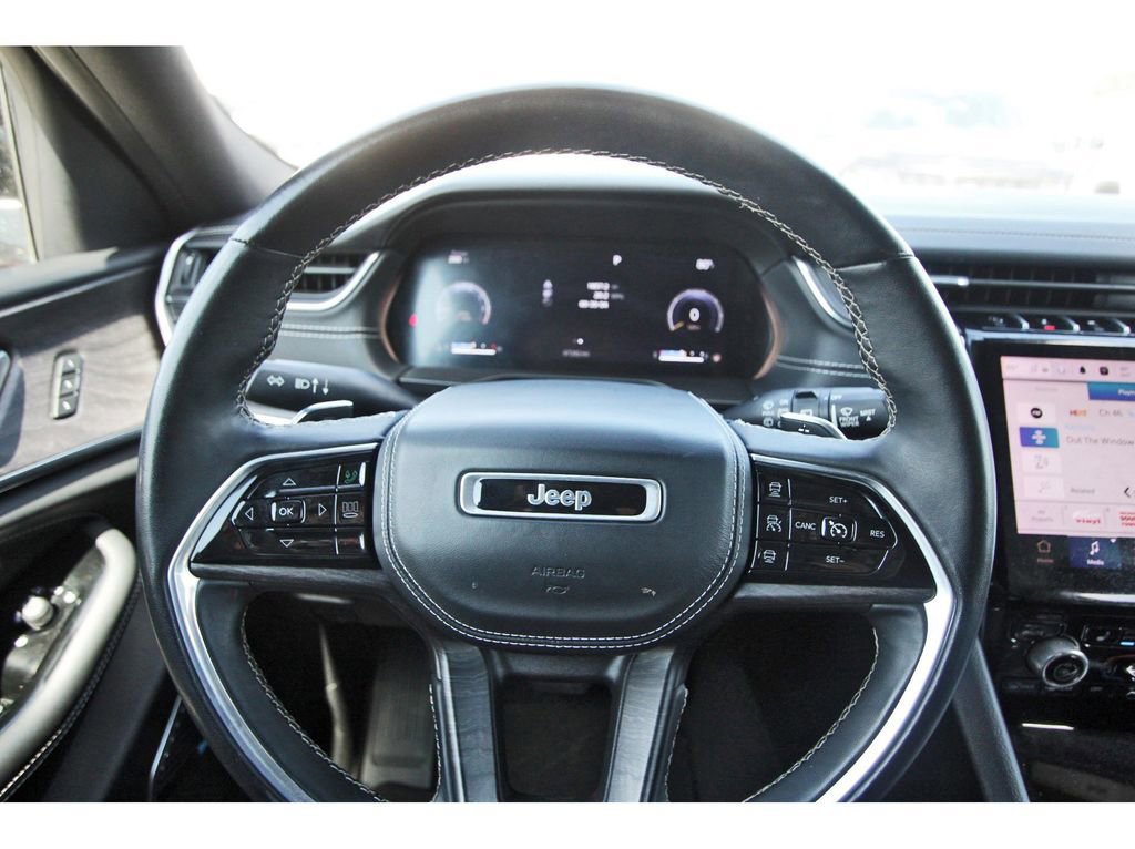 Used 2022 Jeep Grand Cherokee Overland image 16