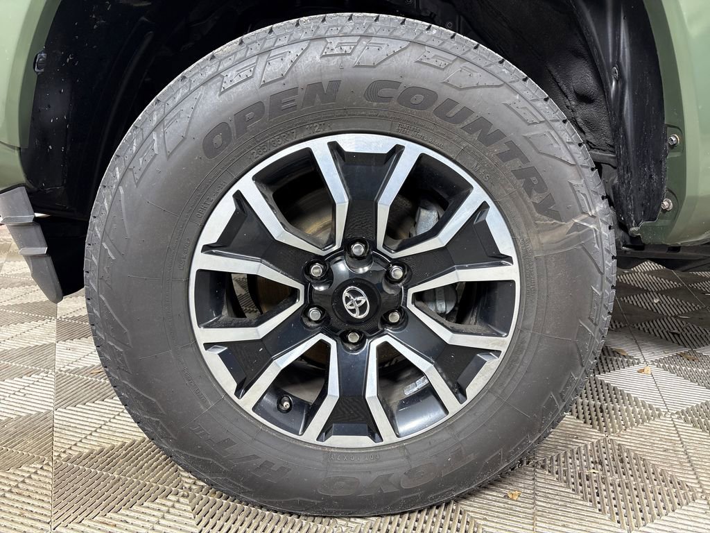 Used 2021 Toyota Tacoma TRD Sport w/ Technology Package AWD/4WD image 12