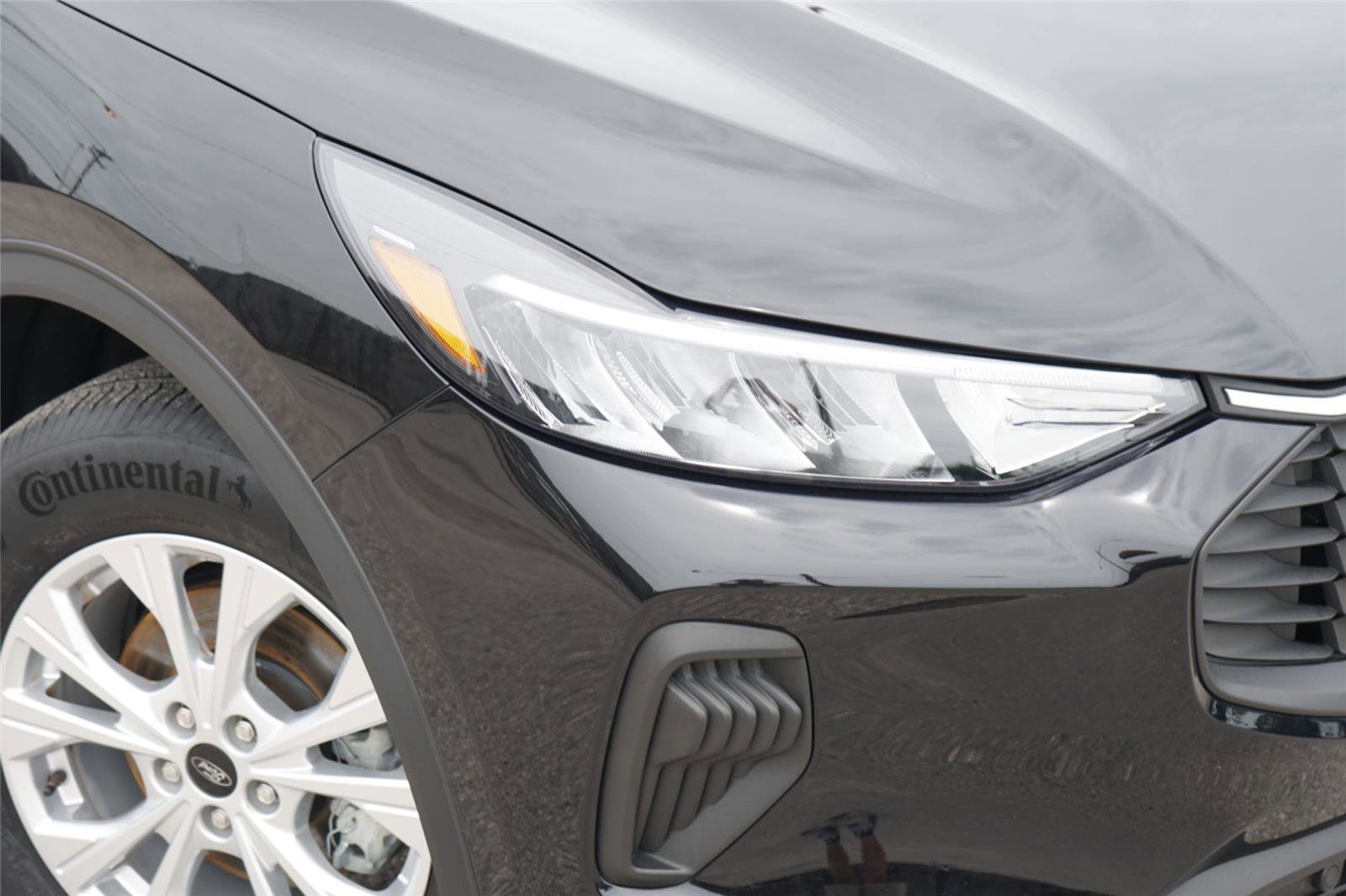 Certified 2023 Ford Escape Active w/ Tech Pack #1 AWD/4WD image 3
