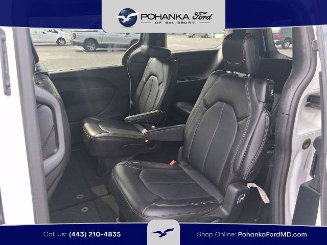 Used 2025 Chrysler Pacifica Select FWD image 9