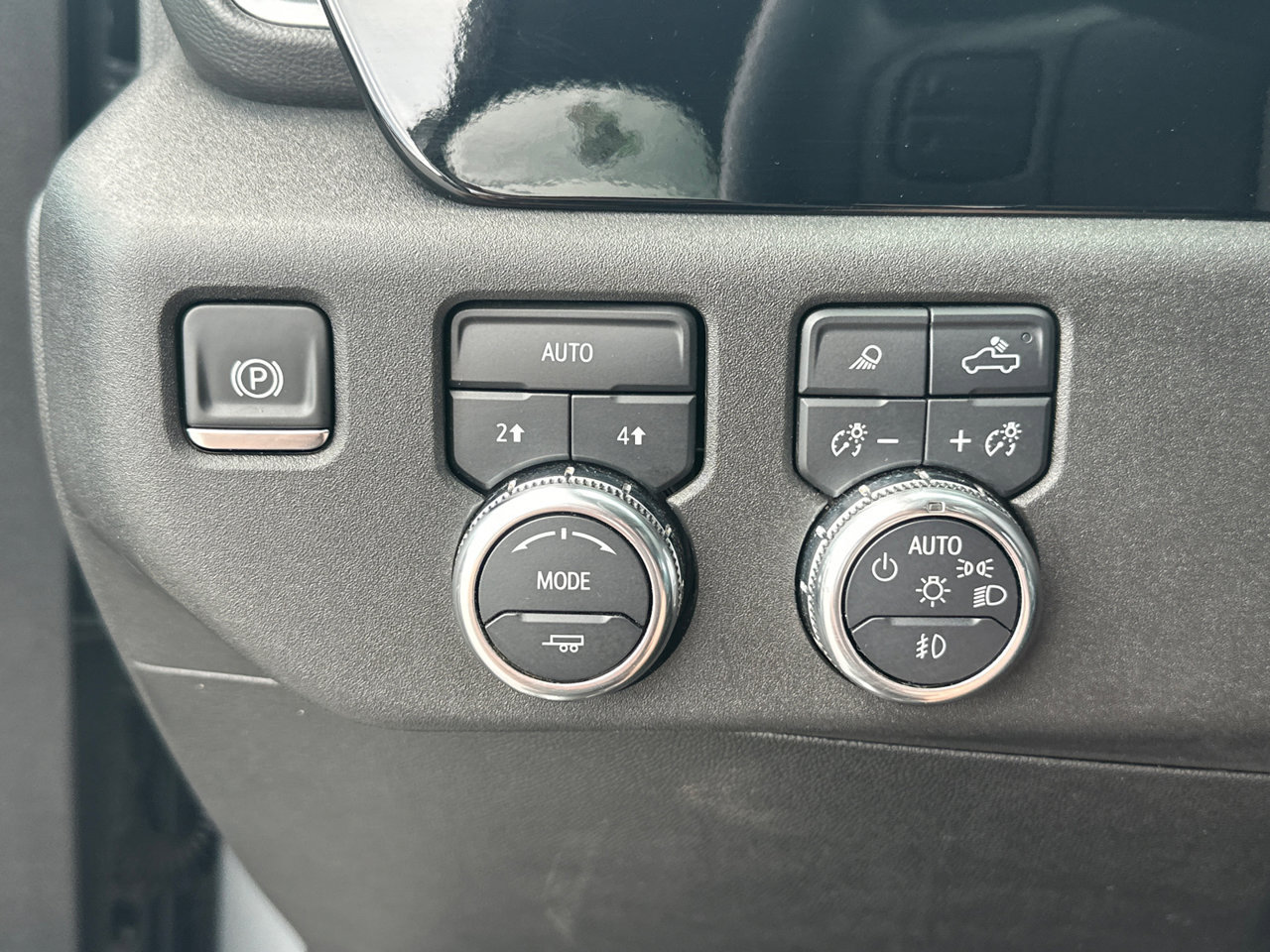 Used 2025 GMC Sierra 1500 SLT AWD/4WD image 33