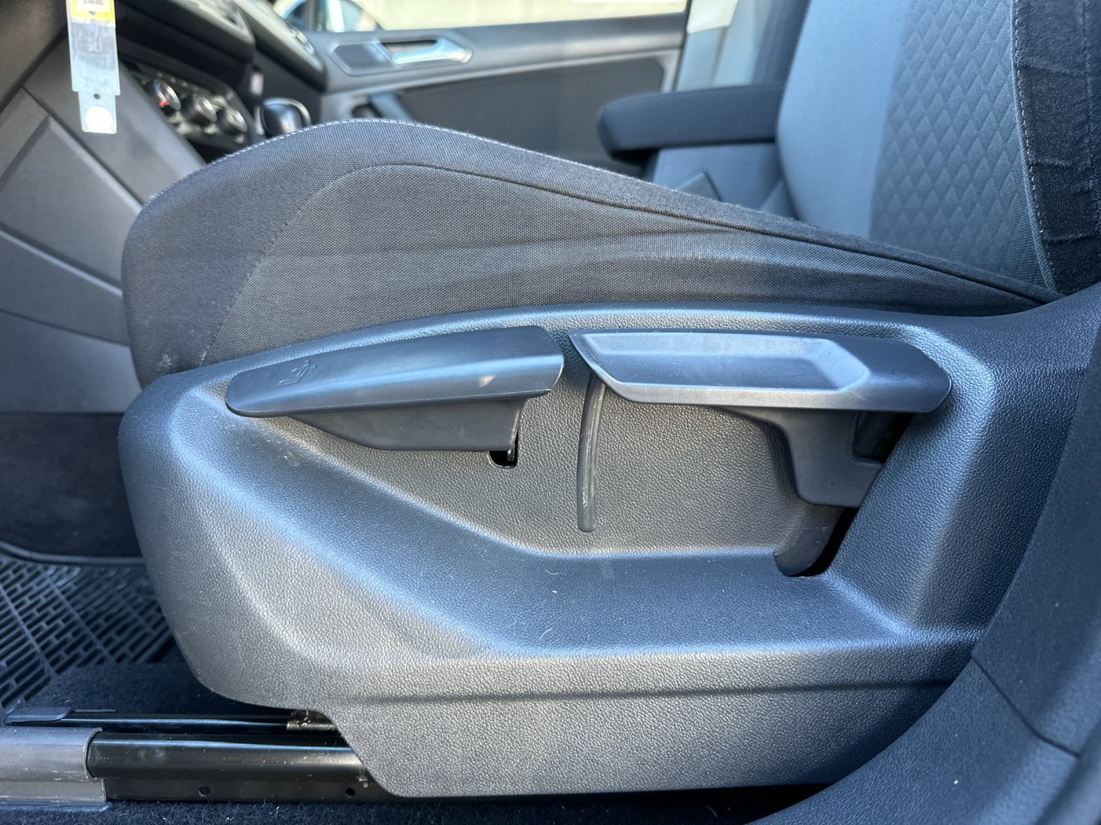 Used 2018 Volkswagen Tiguan S FWD image 12