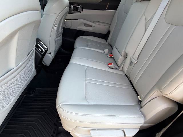 Used 2021 Kia Sorento S w/ Panoramic Sunroof Package FWD image 11