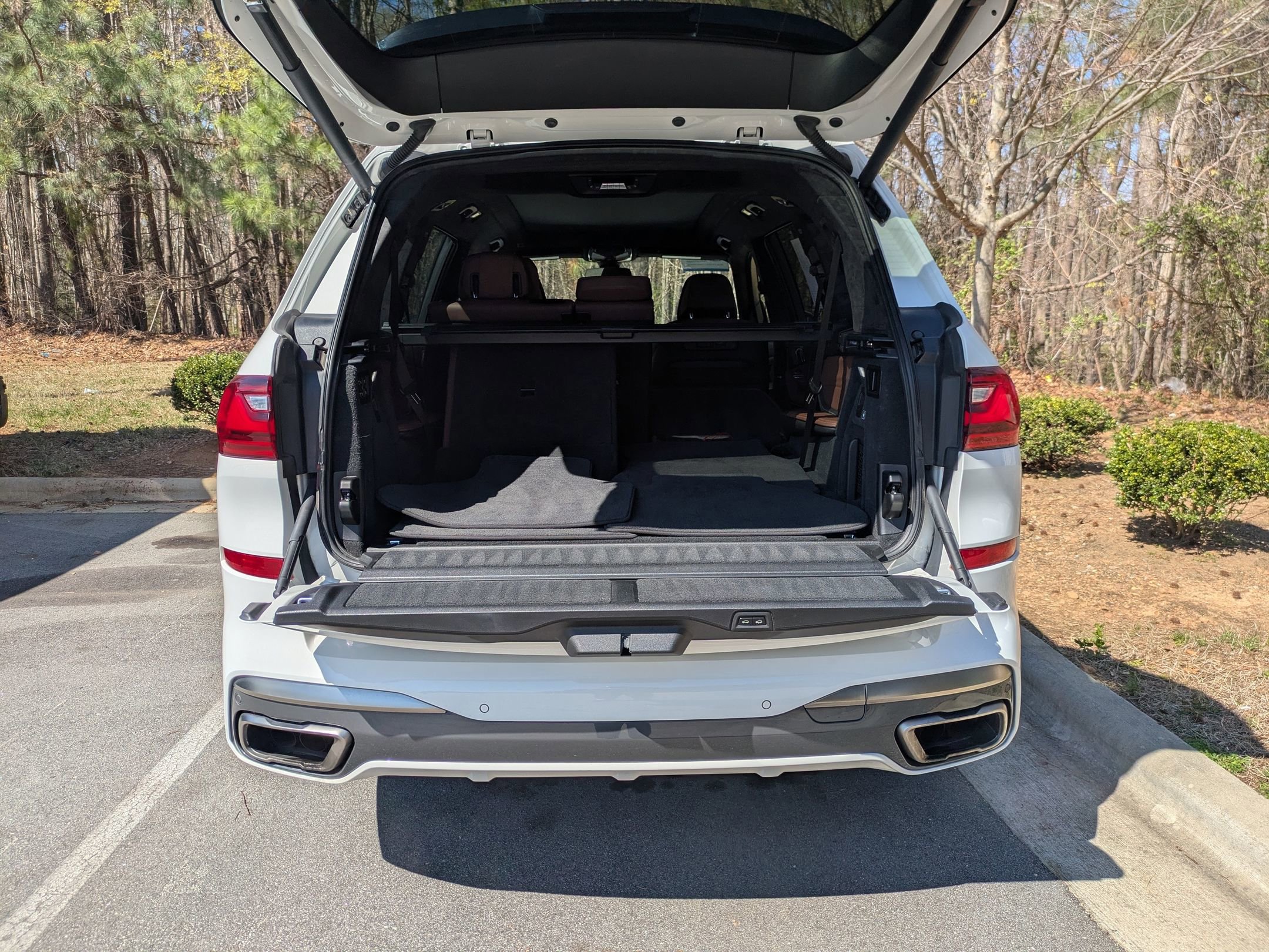 Used 2021 BMW X7 M50i w/ Executive Package image 34