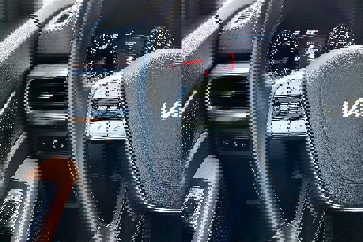 Used 2022 Kia Telluride SX w/ SX Prestige Package image 26