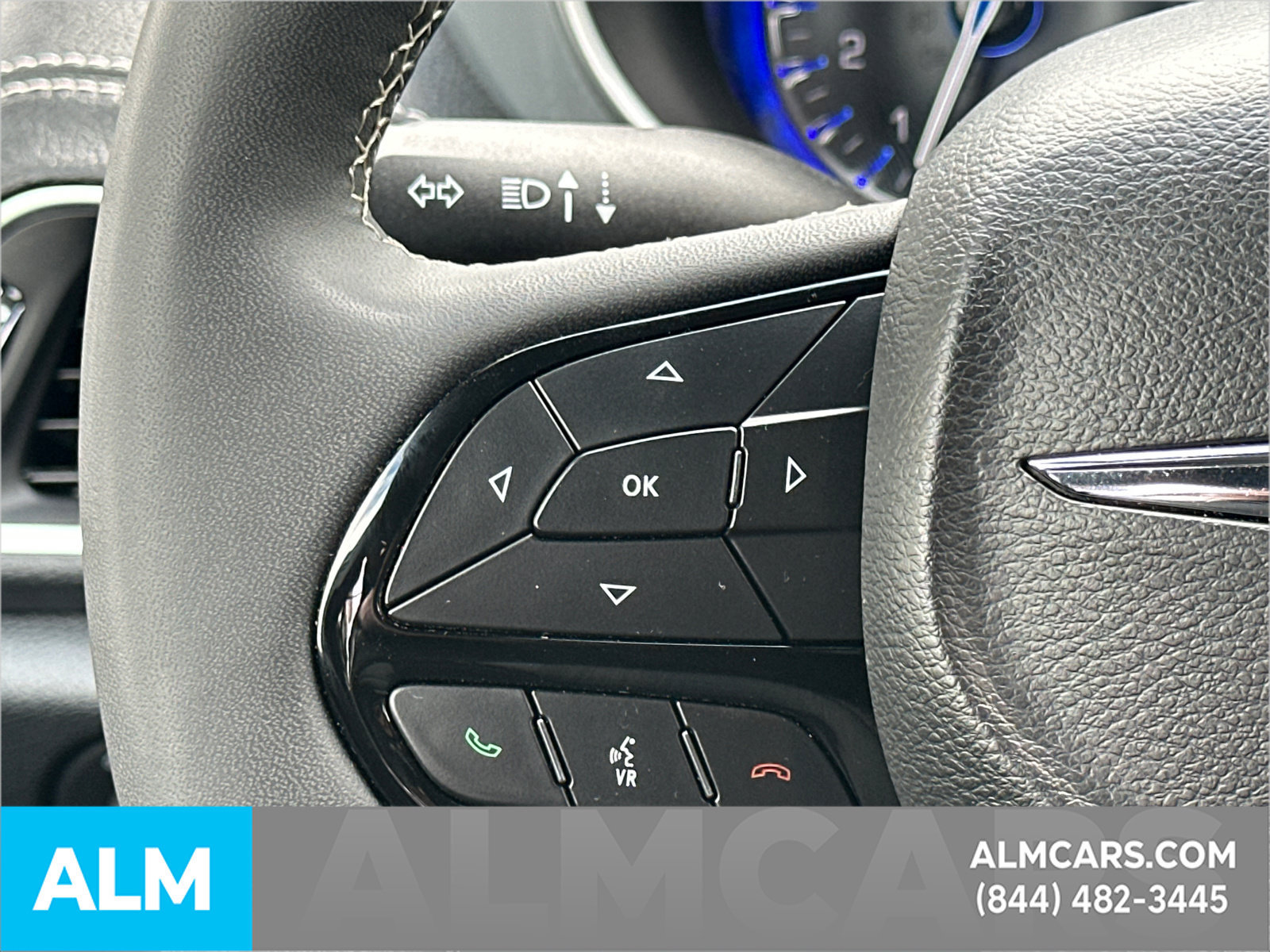 Used 2025 Chrysler Pacifica Limited FWD image 29