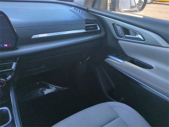 Used 2025 Chevrolet Traverse LT w/ Driver Confidence Package image 17