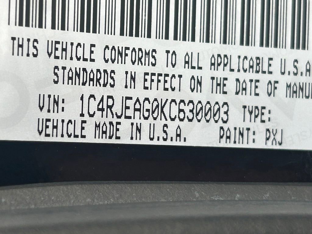 Used 2019 Jeep Grand Cherokee Laredo image 42